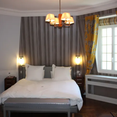 Konukevi Chateau D'avesnes - Le Castelet