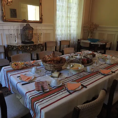 Konukevi Chateau D'avesnes - Le Castelet 4*