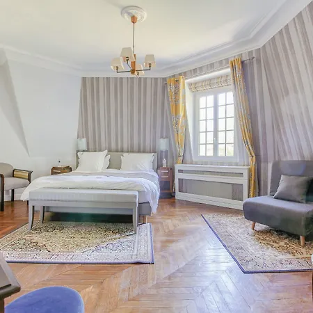 Chateau D'avesnes - Le Castelet