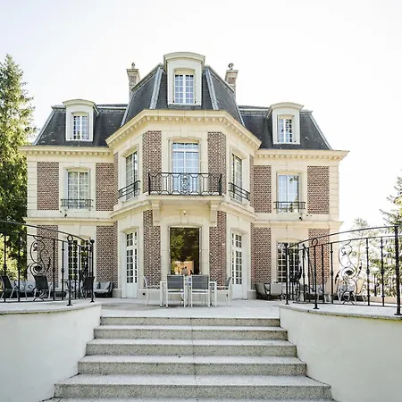 Konukevi Chateau D'avesnes - Le Castelet 4*